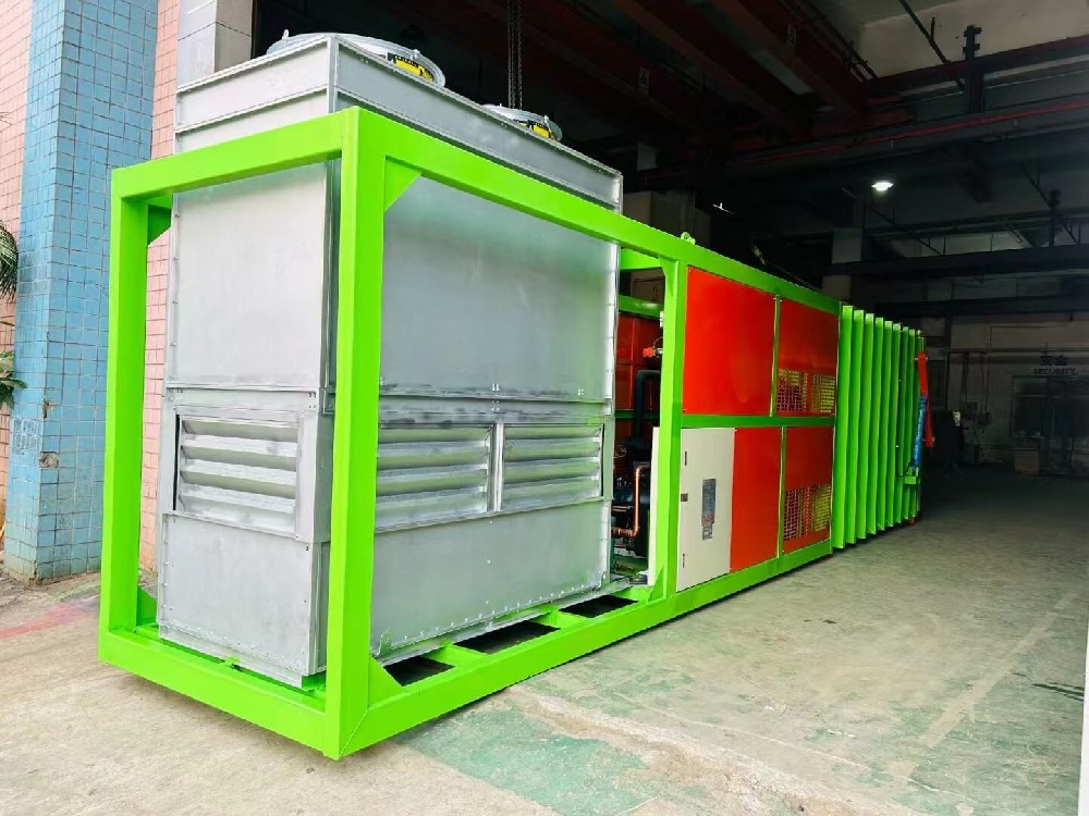 出口到迪拜，處理量三卡版定制型高端真空預(yù)冷機(jī)，今天裝柜出海，迪拜地處高溫沙漠地帶，通過水培技術(shù)實(shí)現(xiàn)了現(xiàn)代農(nóng)業(yè)，愛斯奧高端真空預(yù)冷機(jī)早已進(jìn)入并占領(lǐng)了該市場(chǎng)，得到廣大用戶的高度好評(píng)！